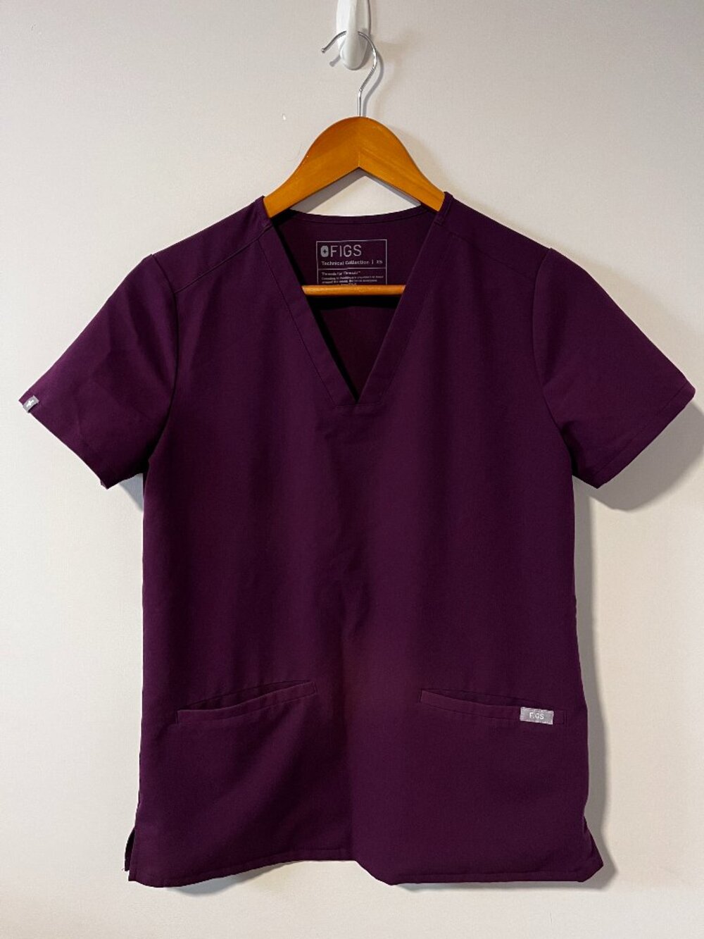Figs Technical Collection Plum Purple V-Neck Scrub Top Pockets Womens XS Casma